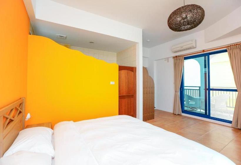 تختخواب و صبحانه Travel Light House