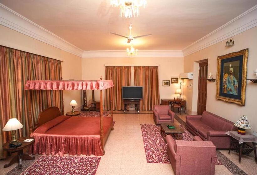 فندق Nilambag Palace