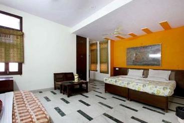 هتل Viren Pacific By Wb Inn