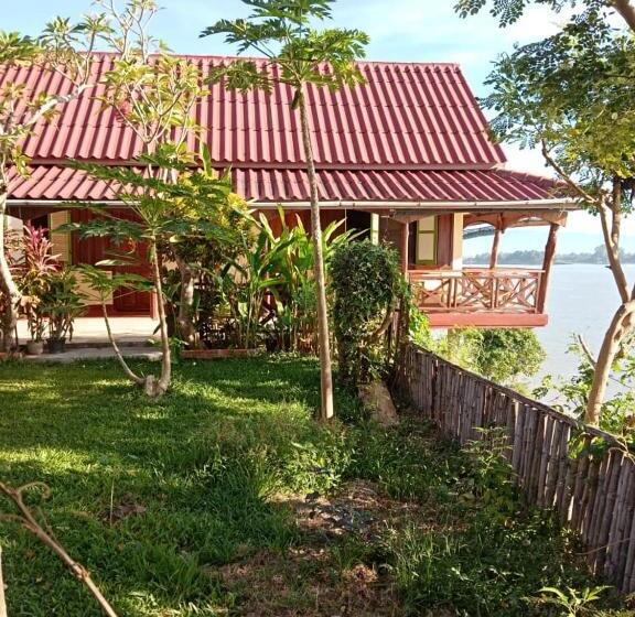 پانسیون Anouxa Riverview Guesthouse