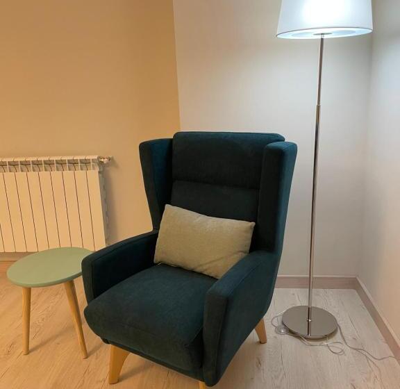پانسیون Hostal Pirineos Ainsa