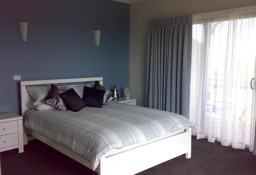 Пансион Swan Lake Guest House