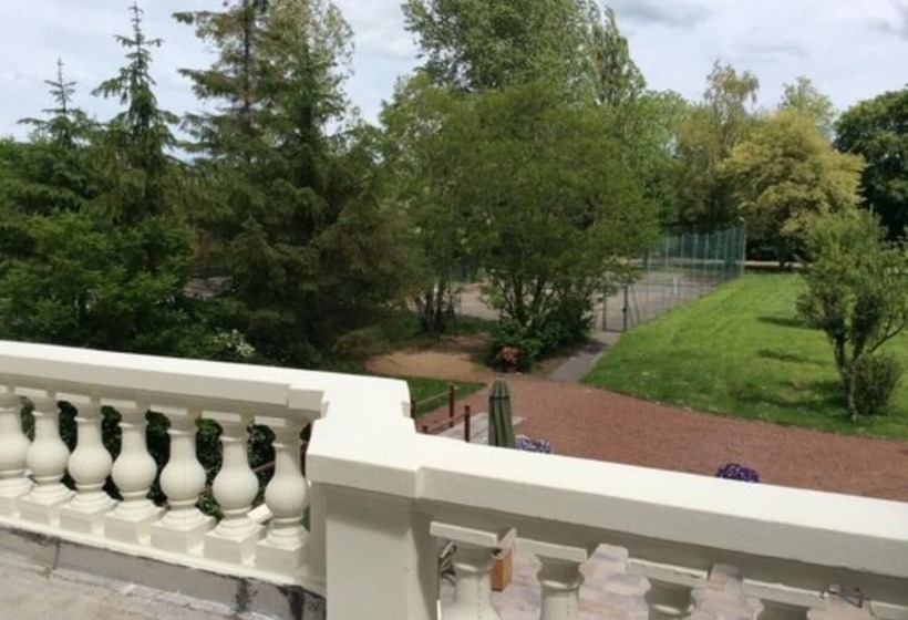 호텔 Logis Hôtel & Restaurant   Le Château Des Tourelles