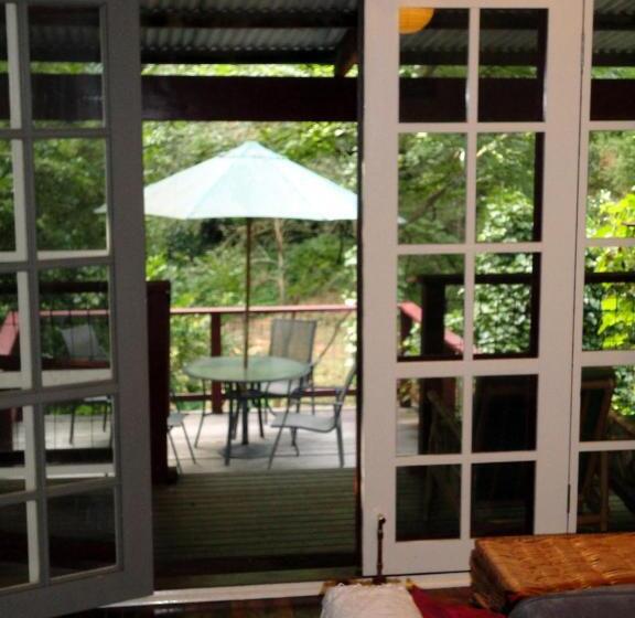 Stone's Throw Cottage Bed And Breakfast