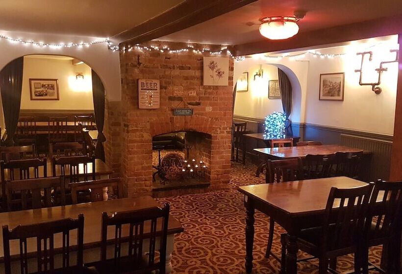 פונדק The Antelope At Upavon