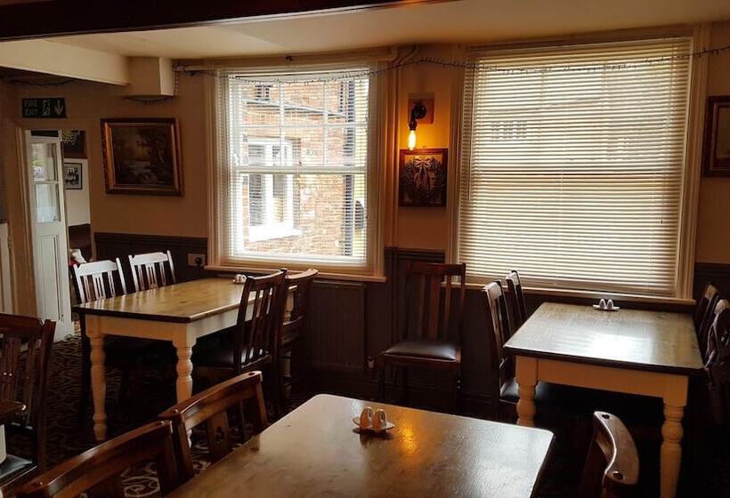 פונדק The Antelope At Upavon