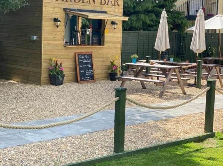 Greyhound Country Inn