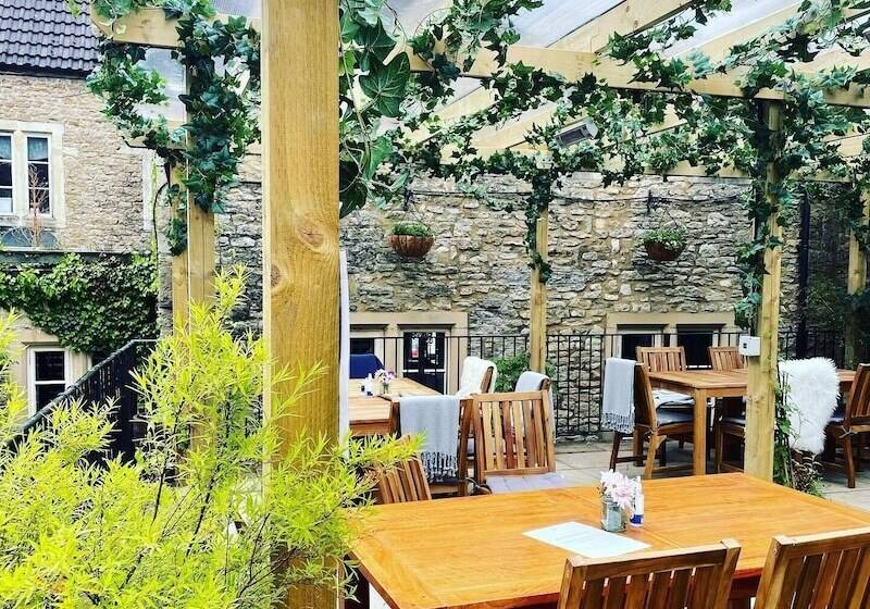 여관 The Cross Keys