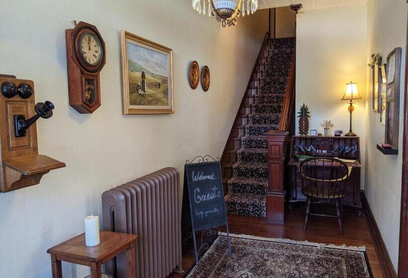 Bed and Breakfast Lizard Creek Inn