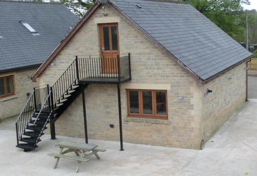 مبيت وإفطار The Hollies On The Wall