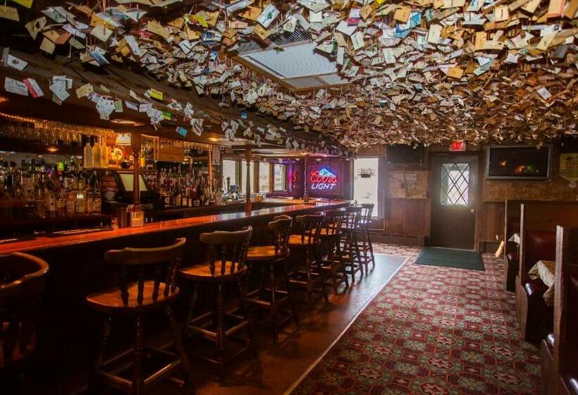 فندق صغير The Big Moose Inn