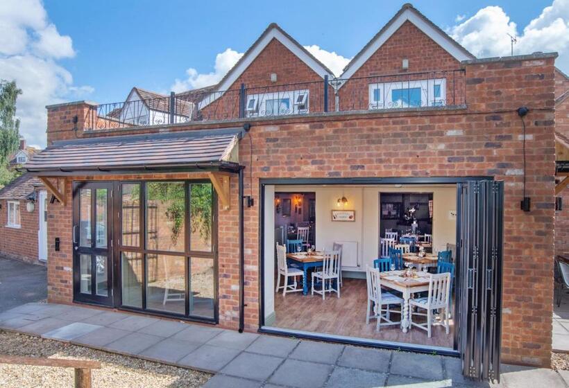민박 Chequers Inn