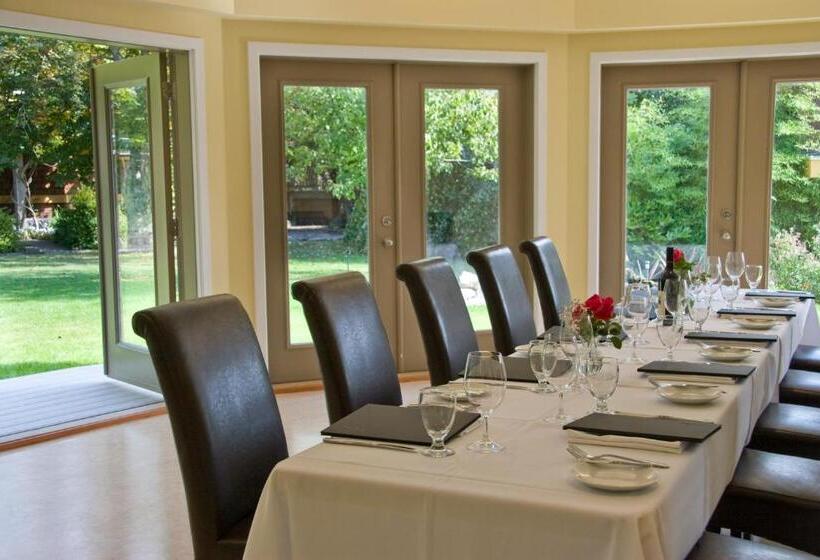 فندق Galiano Oceanfront Inn & Spa