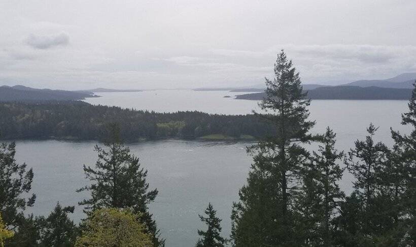 فندق Galiano Oceanfront Inn & Spa