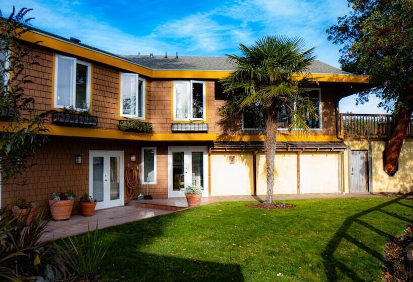 Отель Galiano Oceanfront Inn & Spa