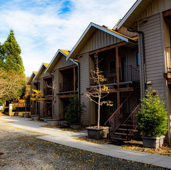 فندق Galiano Oceanfront Inn & Spa