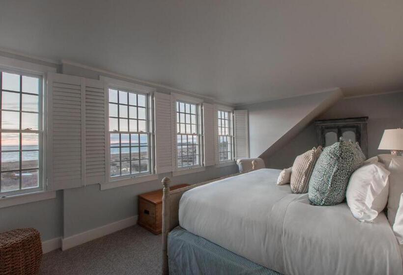 Отель The Wauwinet Nantucket