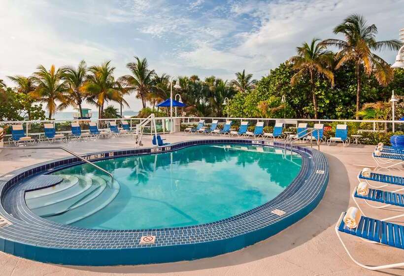 هتل Best Western Plus Atlantic Beach Resort