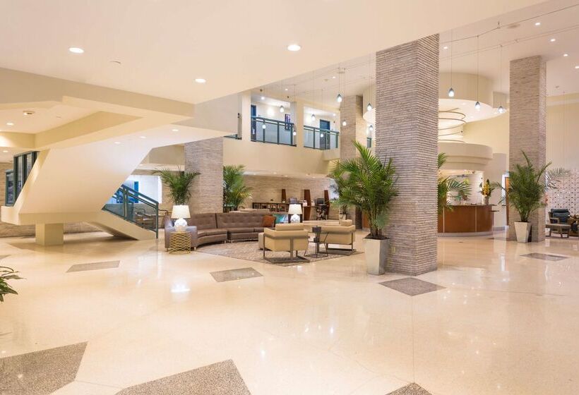 هتل Best Western Plus Atlantic Beach Resort