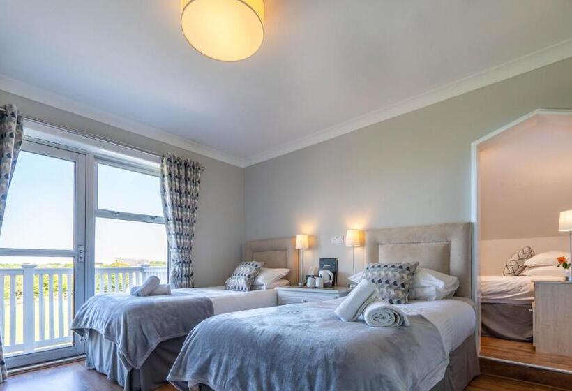 Hotel Coral Gables Guesthouse & Campsite