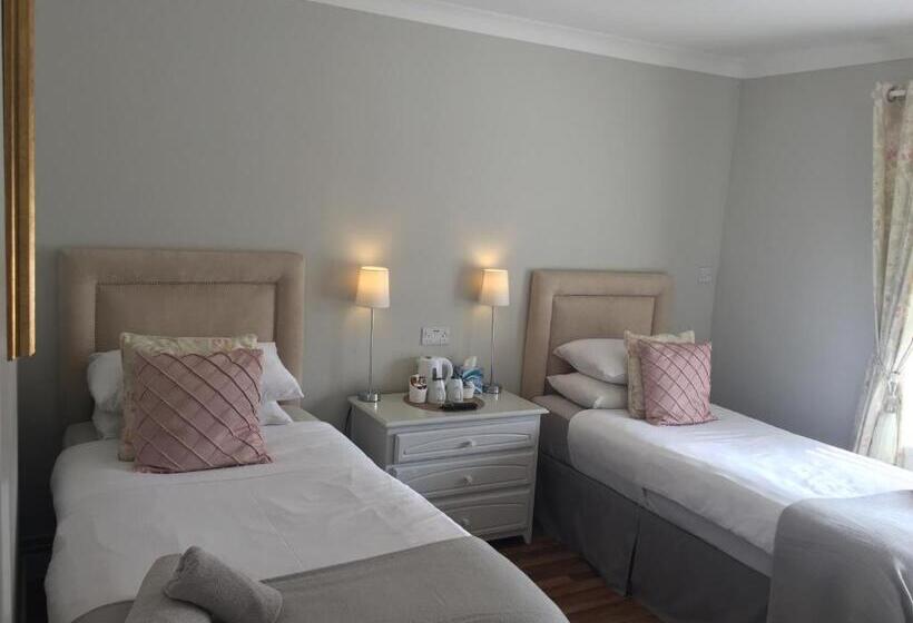 Hotel Coral Gables Guesthouse & Campsite