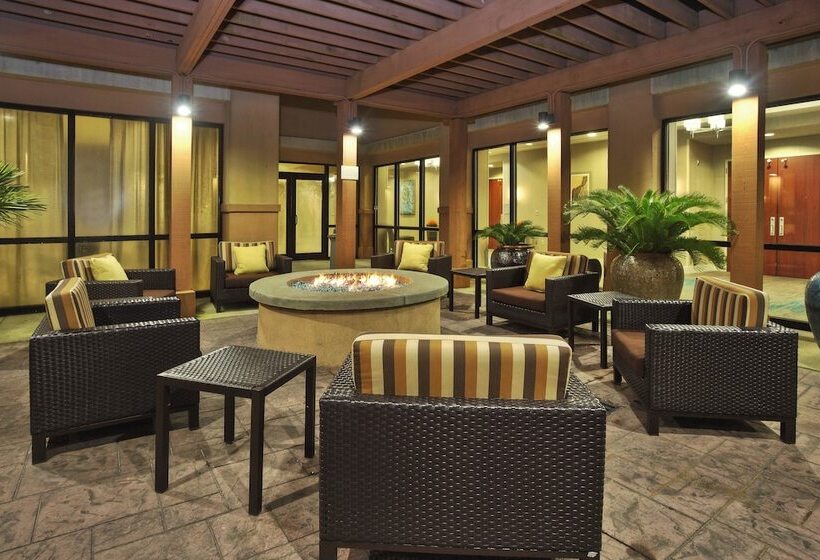 فندق Courtyard By Marriott Gulfport Beachfront