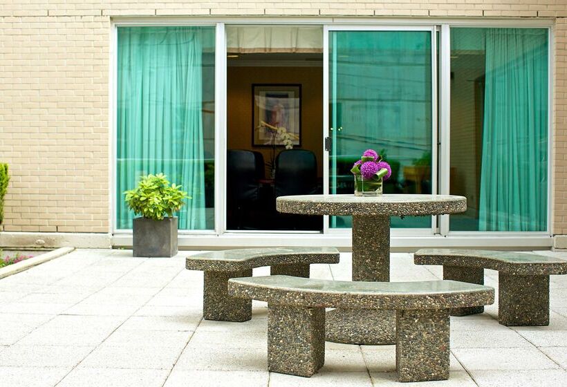 هتل Hampton Inn And Suites By Hilton, Downtown Vancouver
