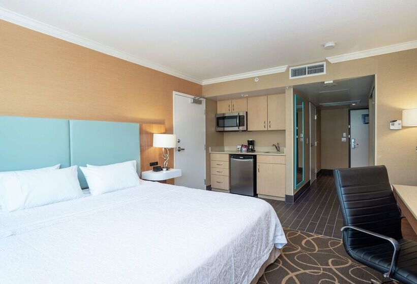 هتل Hampton Inn And Suites By Hilton, Downtown Vancouver
