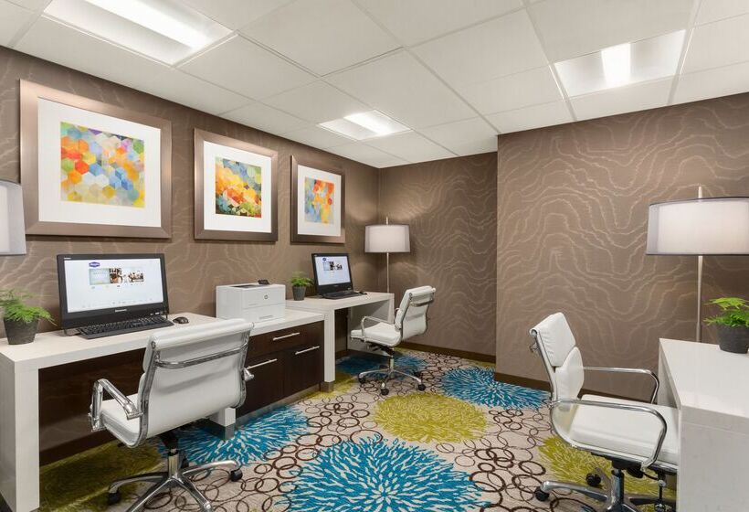 هتل Hampton Inn And Suites By Hilton, Downtown Vancouver