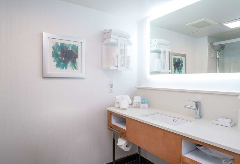 هتل Hampton Inn And Suites By Hilton, Downtown Vancouver