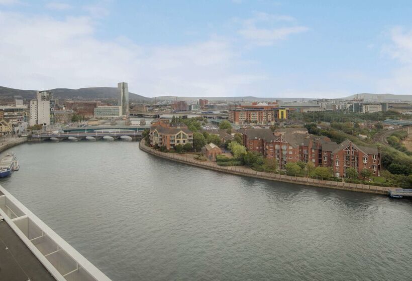 בית מלון כפרי Hilton Belfast