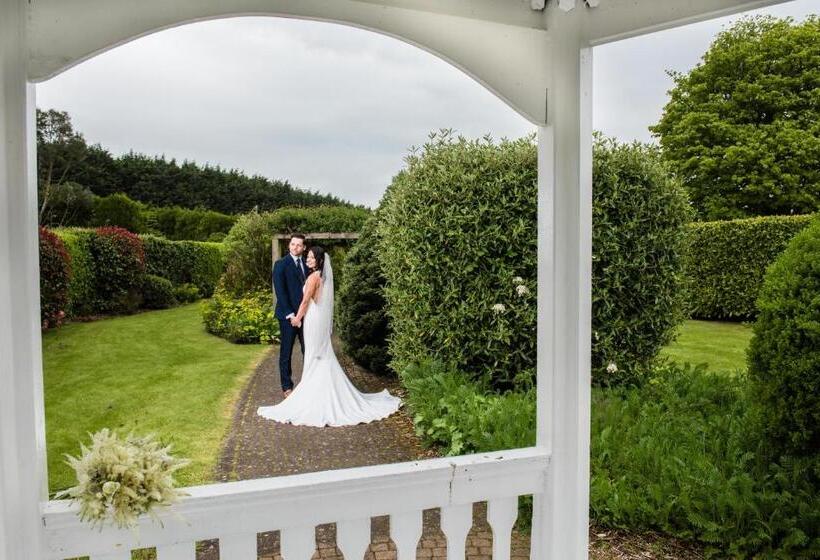 La Mon Hotel & Country Club