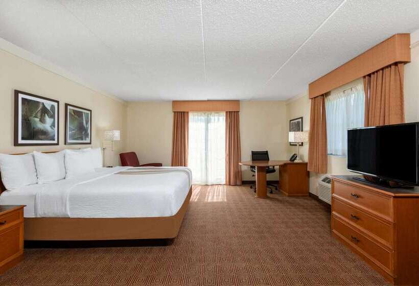 בית מלון כפרי La Quinta East Deerfield Beach   Boca Raton