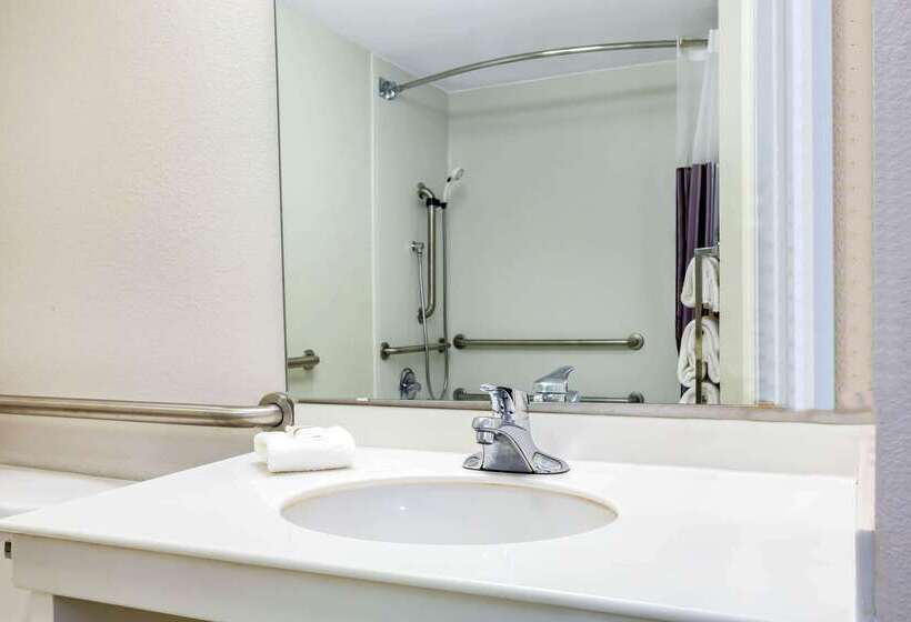 هتل La Quinta By Wyndham Austin Southwest