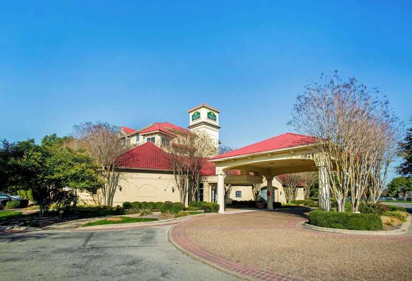 هتل La Quinta By Wyndham Austin Southwest