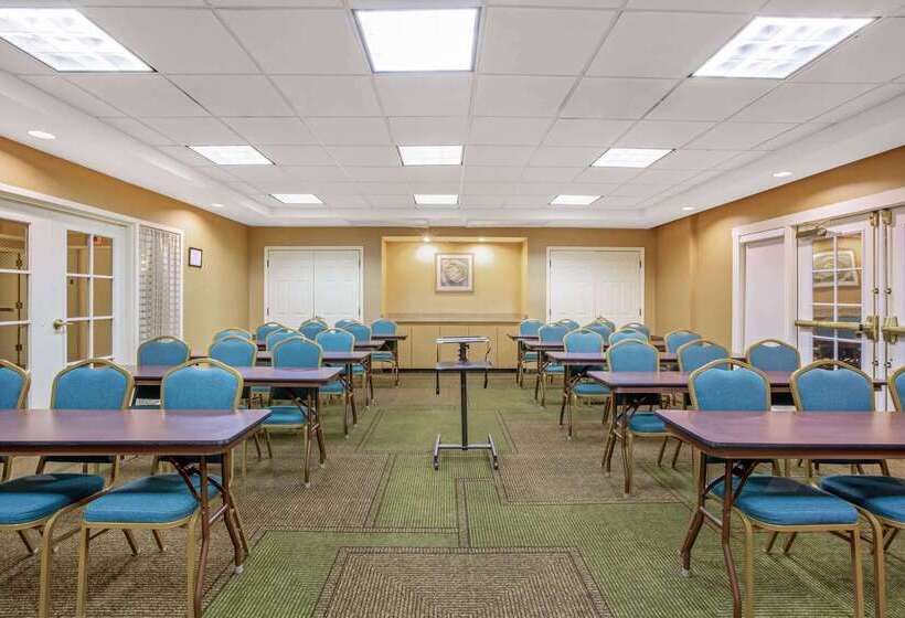 هتل La Quinta By Wyndham Winston Salem