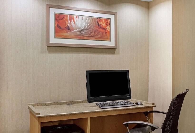 هتل La Quinta By Wyndham Winston Salem