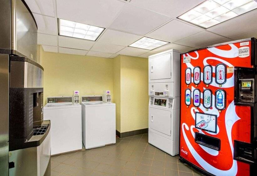 هتل La Quinta By Wyndham Winston Salem