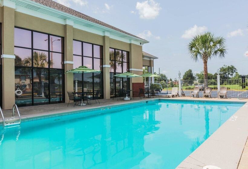 هتل Quality Inn & Suites Near Coliseum And Hwy 231 North