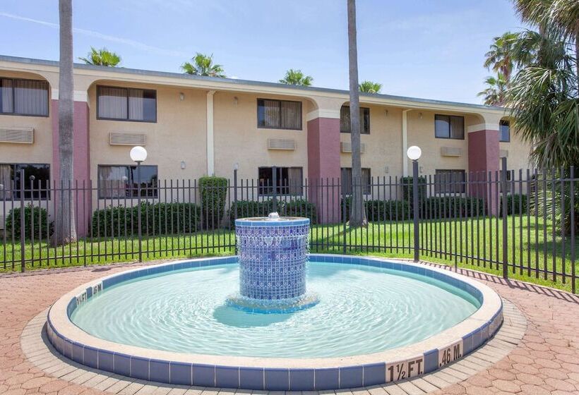 فندق Ramada By Wyndham Davenport Orlando South