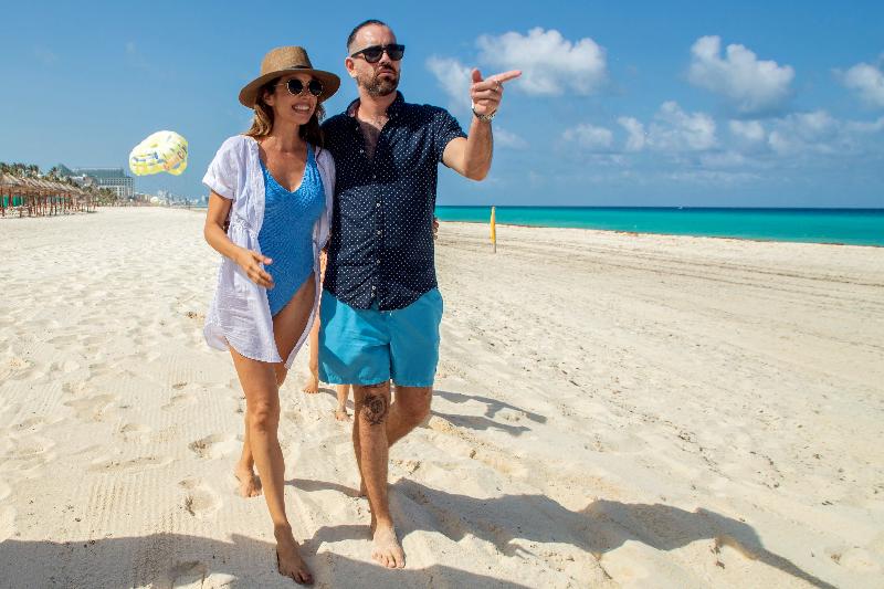 هتل Wyndham Grand Cancun All Inclusive Resort & Villas