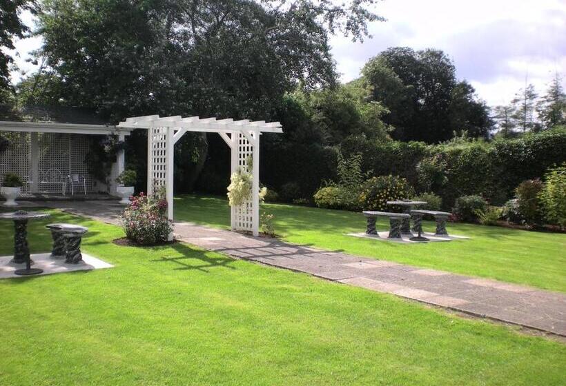 Templemore Arms Hotel