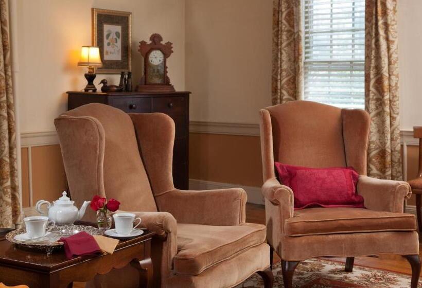 Общежитие The Inn & Tavern At Meander