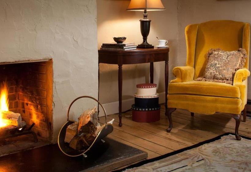 Общежитие The Inn & Tavern At Meander