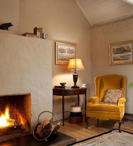 Общежитие The Inn & Tavern At Meander