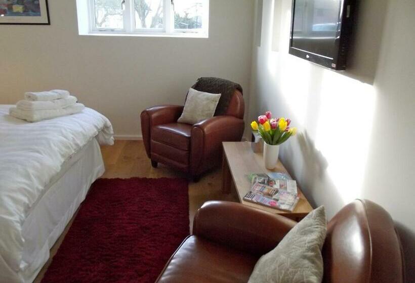צימר The Suites At Pannells Ash
