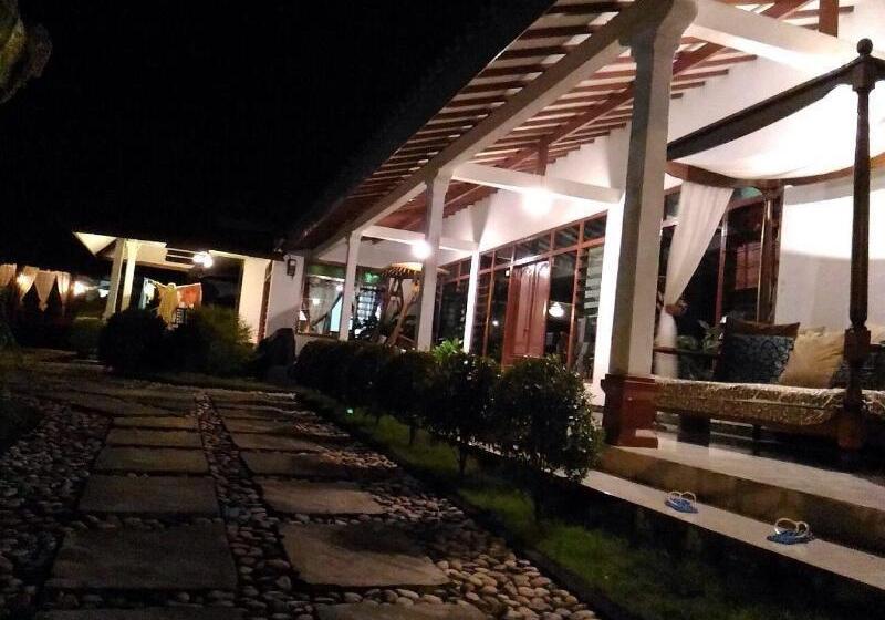 ベッドアンドブレックファースト Marry Ind Gunung Kawi Guest House Malang