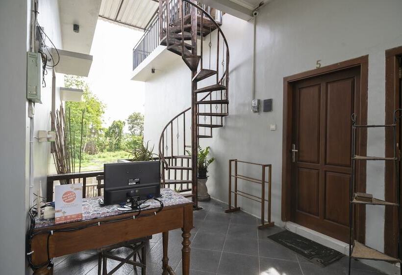 旅馆 Panen House By Oyo Rooms