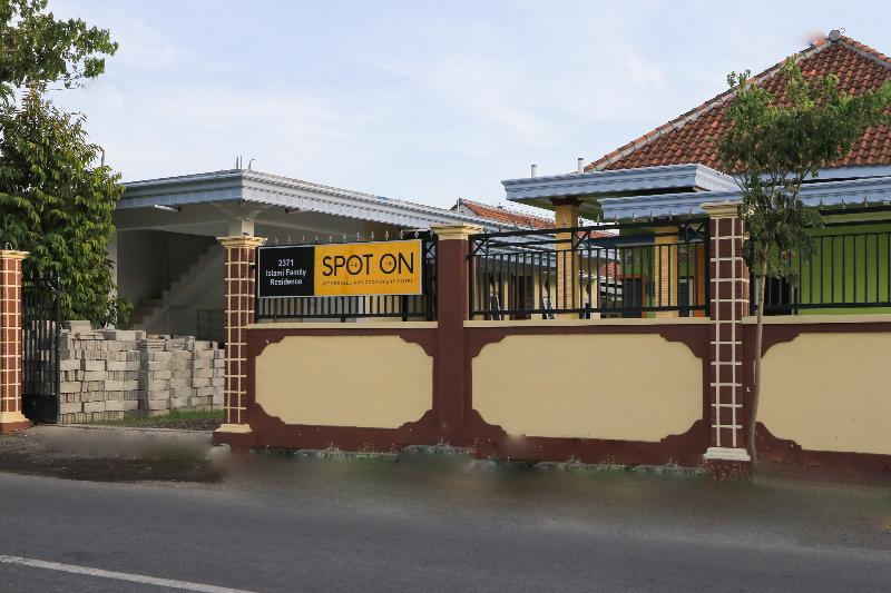 هاستل Spot On 2371 Islami Family Residence