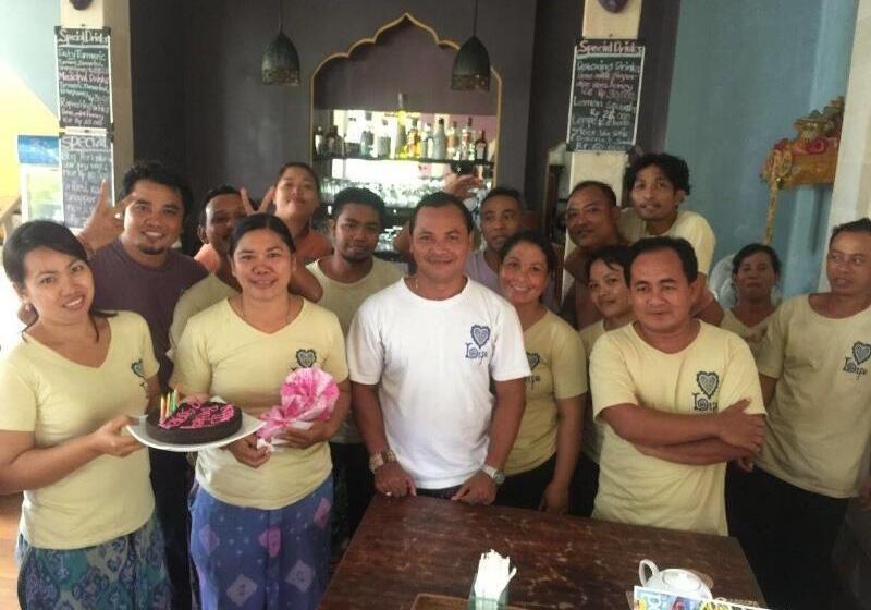 مبيت وإفطار Life In Amed Boutique